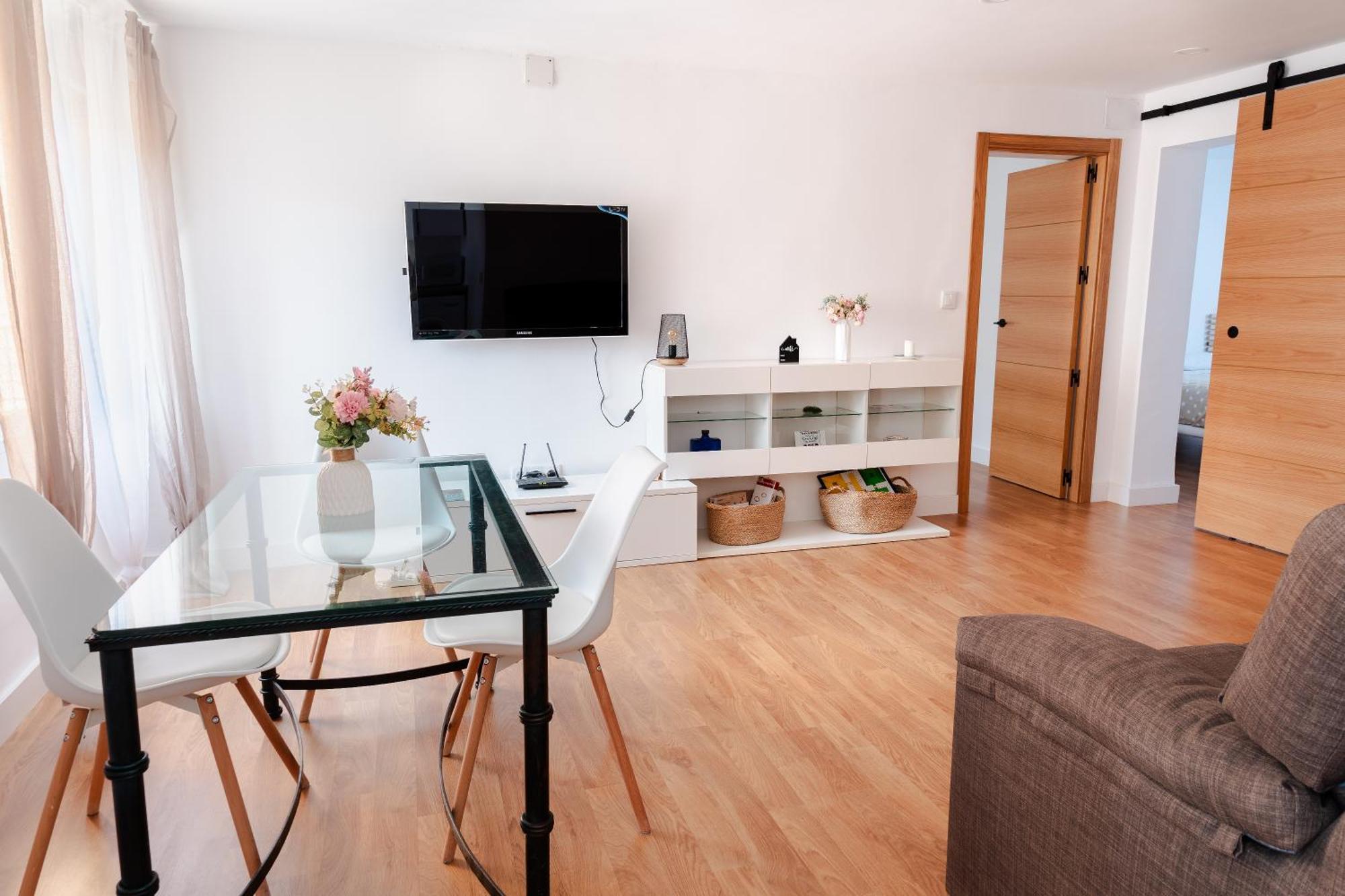 Reformado Y Muy Tranquilo Junto A Puente Apartamento